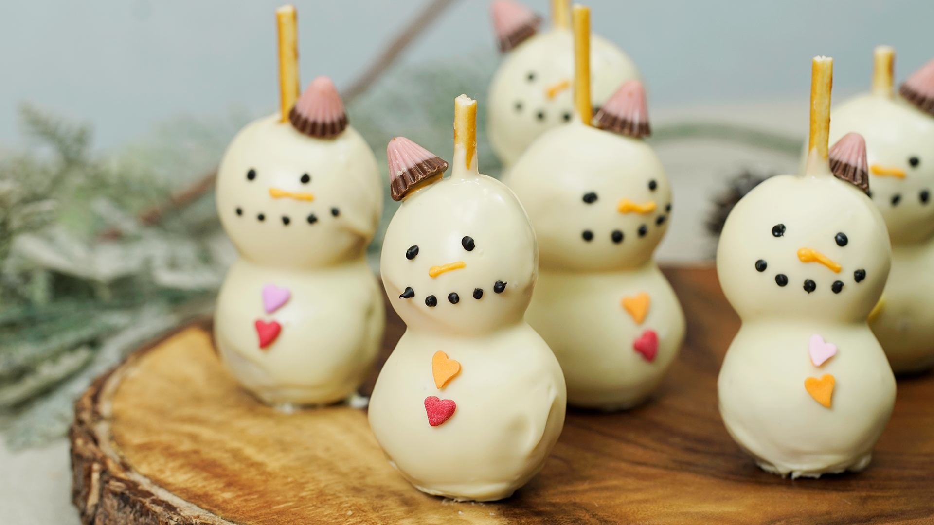 なんとたこ焼き器で?!】クリスマス雪だるまポップ⛄️ | TASTEMADE