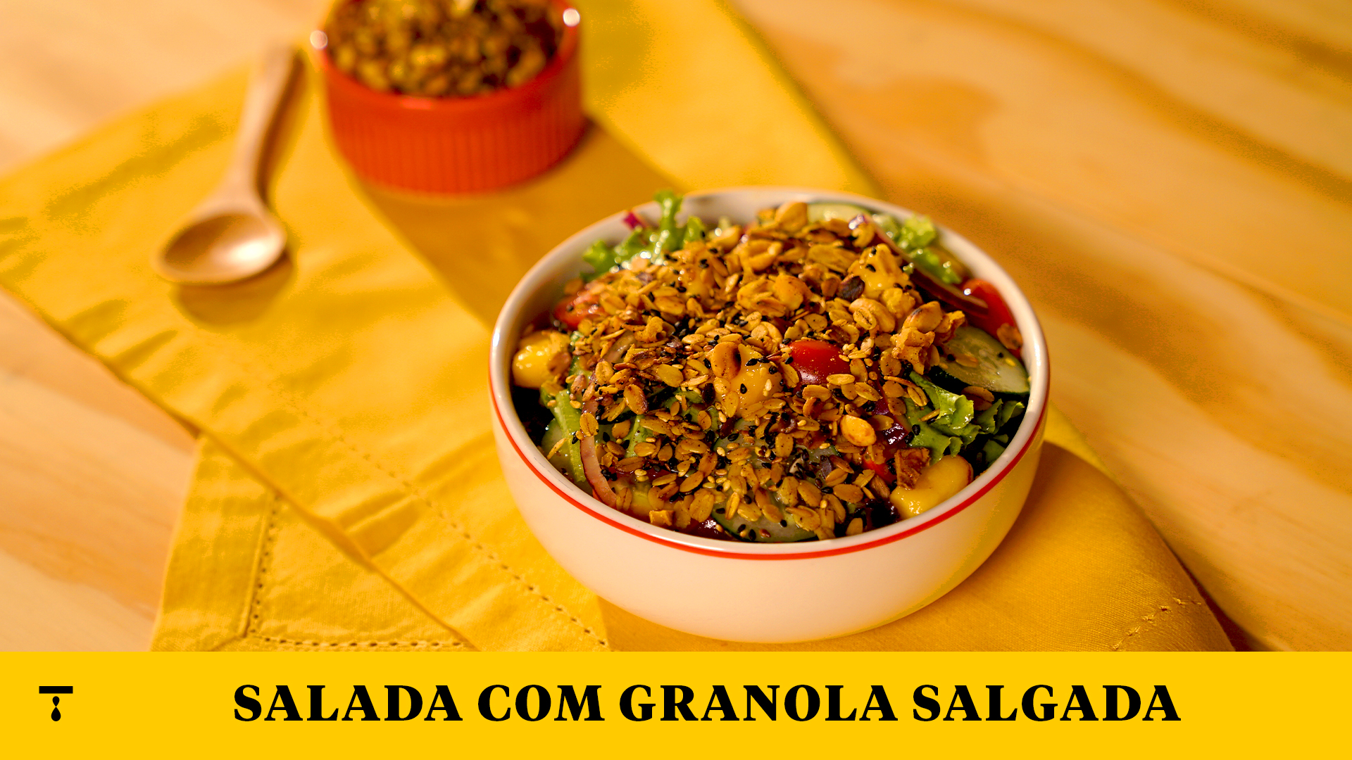 Salada com Granola Salgada Tastemade