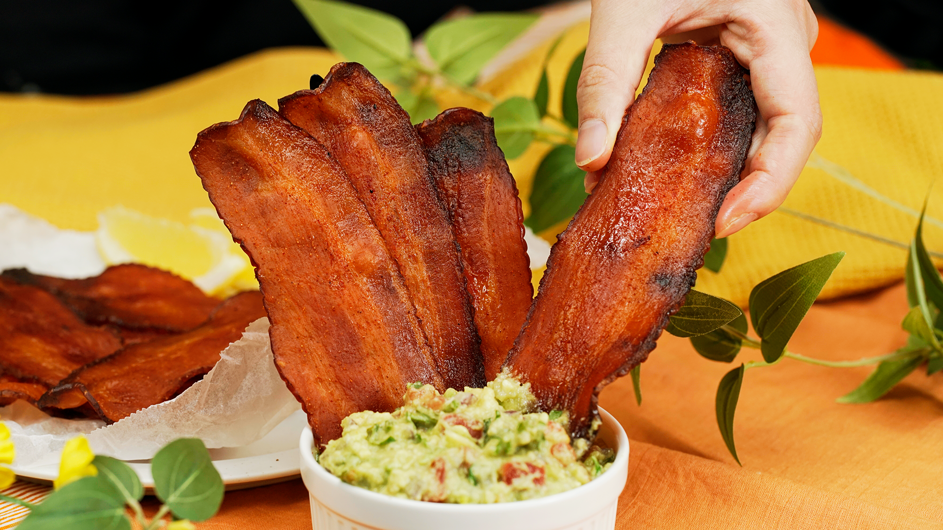 塗って焼くだけ】カリカリベーコンチップス🥓 | TASTEMADE