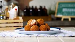 bolinhas-de-linguiça-recheadas-com-queijo-muçarela_l2_thumb.jpg
