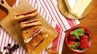 panini-de-brie-e-geleia-de-morango_l2_thumb.jpg