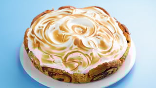 Cinnamon_Roll_S'mores_Pie_L.jpg
