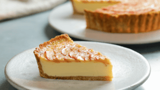 01_Apple_Crumble_and_Custard_Tart_LC_en-UK.00_01_32_01.Still001.png