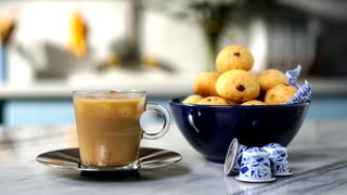 pao-de-queijo-com-bacon-e-latte-caramelo-gelado_l_thumb.jpg