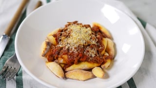 gnocchi-de-parmesao-com-ragu-de-carne_l_thumb.jpg