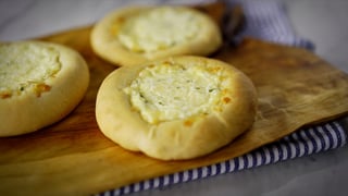 esfirra-aberta-de-queijo_l_thumb.jpg