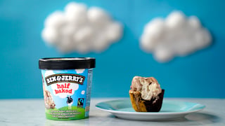 cupcake-de-brownie-com-sorvete-ben-&-jerrys_l_thumb.jpg