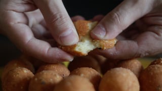 bolinhas-de-queijo_landscapeThumbnail_en-US.jpeg