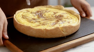 quiche-de-queijo-e-cebola_landscapeThumbnail_en-US.jpeg