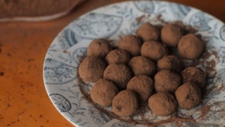 comida-de-cinema_s1e3_trufas-de-chocolate-de-chocolate_landscapeThumbnail_pt.jpeg