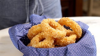 aneis-de-cebola-com-queijo_landscapeThumbnail_en-US.jpeg