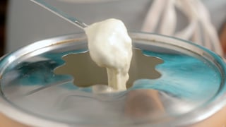 fondue-de-queijo_landscapeThumbnail_en-US.jpeg