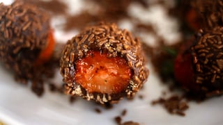 STRAWBERRY CHOCOLATE TRUFFLE THUMB 1920x1080