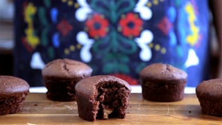 muffin-de-chocolate-com-caramelo_landscapeThumbnail_pt.jpeg