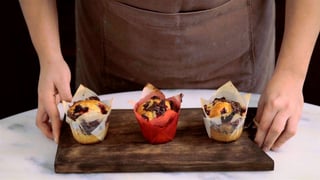 muffin-de-morangos-e-chocolate_landscapeThumbnail_pt.jpeg