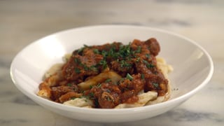 goulash-com-spaetzle_landscapeThumbnail_pt.jpeg