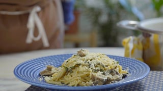 macarrao-cremoso-ao-pesto-e-cogumelos_landscapeThumbnail_pt.jpeg