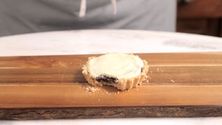 tortinhas-de-chocolate-preto-e-branco_landscapeThumbnail_en-US.jpeg