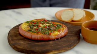linguica-com-queijo-provolone-e-chimichurri_landscapeThumbnail_pt.jpeg