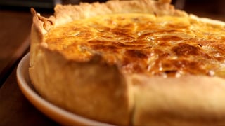 quiche-de-queijo-e-cebola-caramelada_landscapeThumbnail_en-US.jpeg