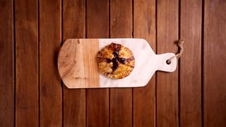 queijo-brie-na-massa-folhada_landscapeThumbnail_en-US.jpeg