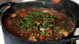 comida-de-cinema_s1e5_boeuf-bourguignon-de-julie-e-julia_landscapeThumbnail_pt.jpeg