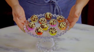 brigadeiro-branco-recheado-com-brownie_landscapeThumbnail_pt.jpeg