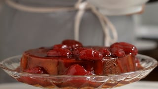 pudim-de-chocolate-branco-com-calda-de-morango_landscapeThumbnail_en-US.jpeg
