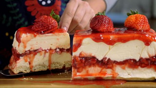 cheesecake-de-chocolate-branco-e-morangos_landscapeThumbnail_pt.jpeg