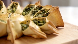 torta-estrelada-de-espinafre_landscapeThumbnail_en-US.jpeg
