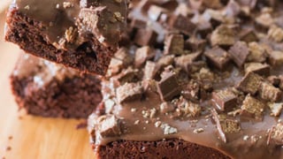 BOLO DE CHOCOLATE E KIT KAT 1X1---auto-cropped.jpg
