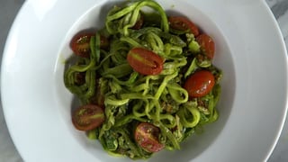 macarrao-de-abobrinha-ao-pesto_l_thumb.jpg
