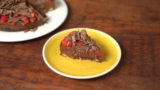 torta-chocolomba-com-chocolate-e-morango_l_thumb.jpg
