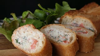 baguette-de-salmao-e-cream-cheese_squareThumbnail_en-US---auto-cropped.jpg
