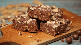 malteser-tray-bake_landscapeThumbnail_en-UK.png