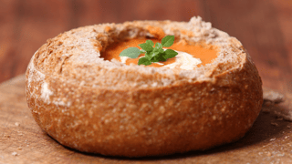 creamy-tomato-soup-in-a-loaf_landscapeThumbnail_en-UK.png