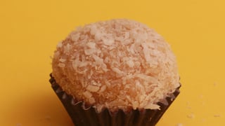 brigadeiro de doce de leite com coco_1x1_thumb---auto-cropped.jpg