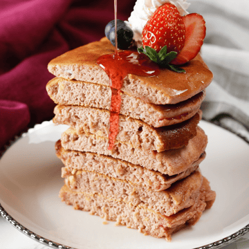 ふんわり夢気分🌷】いちごのスフレパンケーキ | TASTEMADE