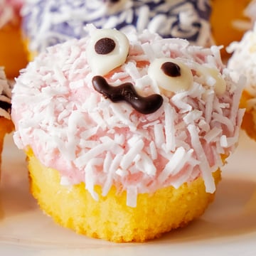 たぶん地球外から来た💫】ちびモンスターカップケーキ | TASTEMADE