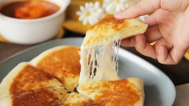 食品サンプル とろ〜りチーズナン
